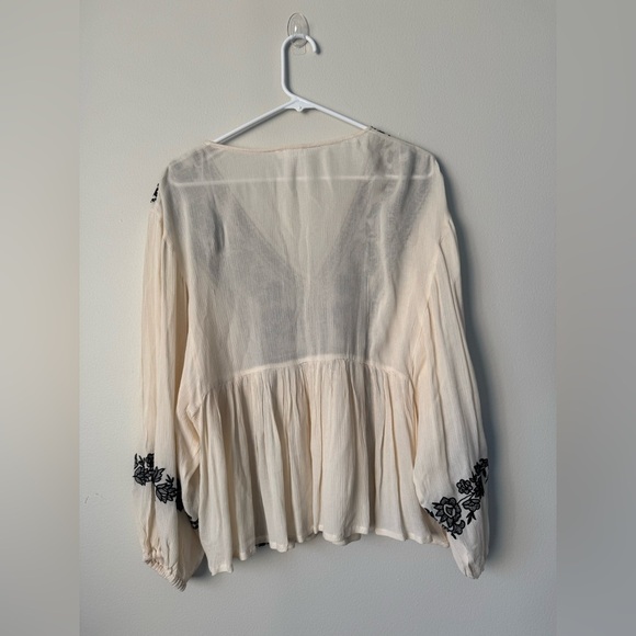 Venus cream/black floral embroidered Sz S - Picture 6 of 9